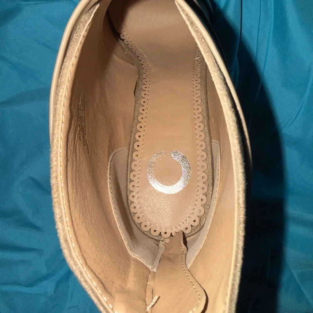 Journee Collection Tan Leather booties